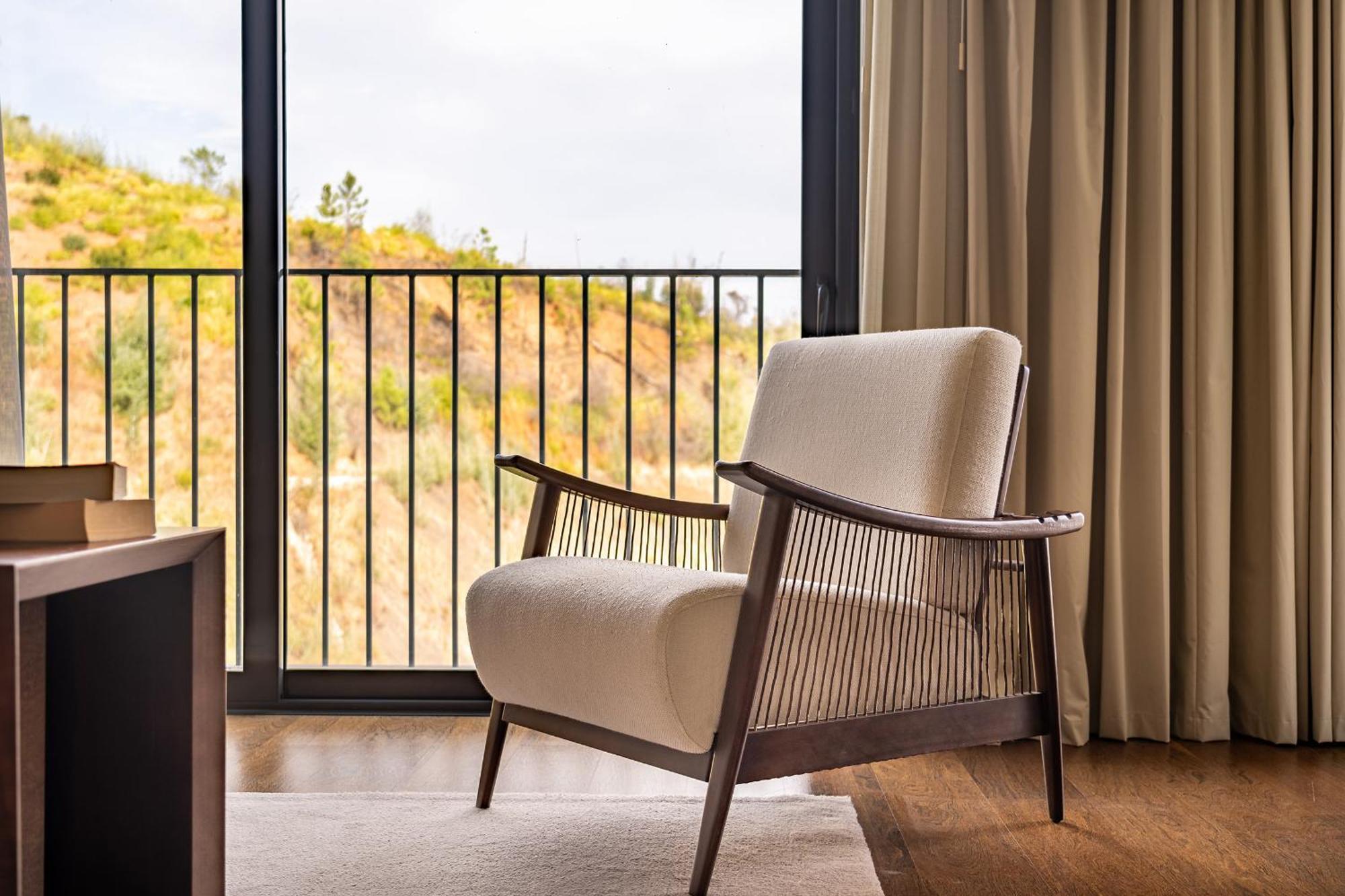 Monchique Resort & Spa Экстерьер фото A chair with a woven back